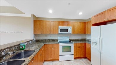 Building Photo - 8999 NW 107 Ct