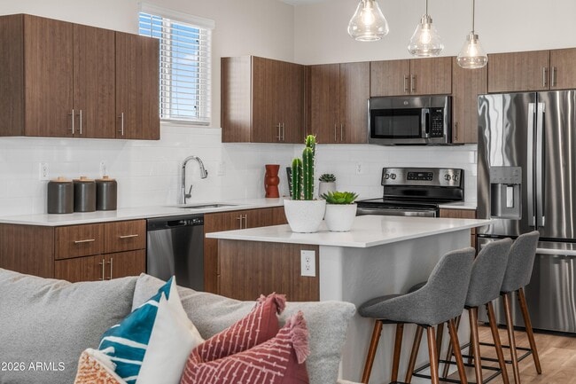 Building Photo - 6218 S 47th Ln