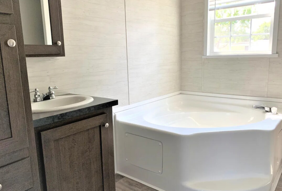 Building Photo - 16703 Fall River Rd