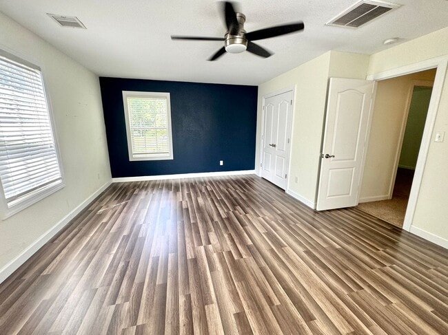 Building Photo - Welcome Home to Comfort and Convenience!