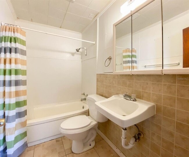 Building Photo - 830 N Combee Rd