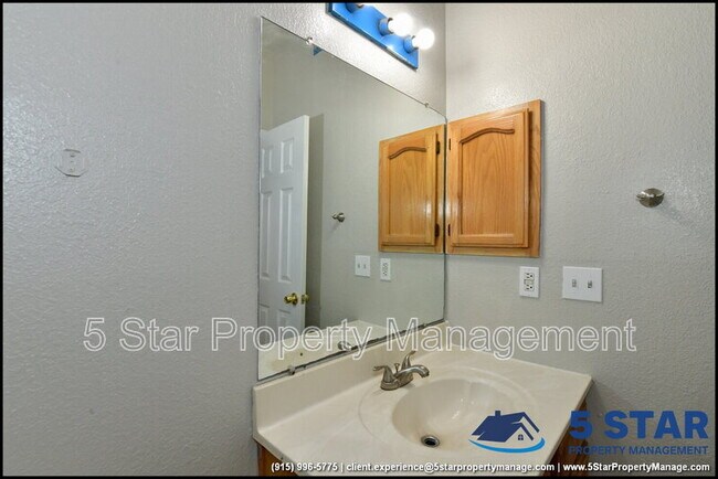 Building Photo - 12257 Robert Dahl Dr