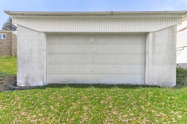 Building Photo - Single Family Home