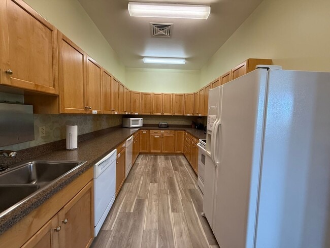 Building Photo - Two-Bedroom Condo in the Summit at Shiloh!