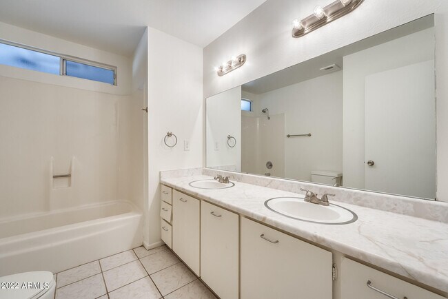 Building Photo - 10424 N 38th Dr