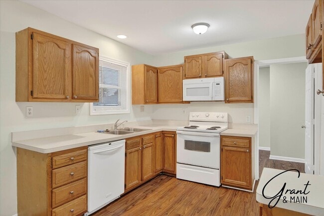 Building Photo - 3 bedroom ranch $1175