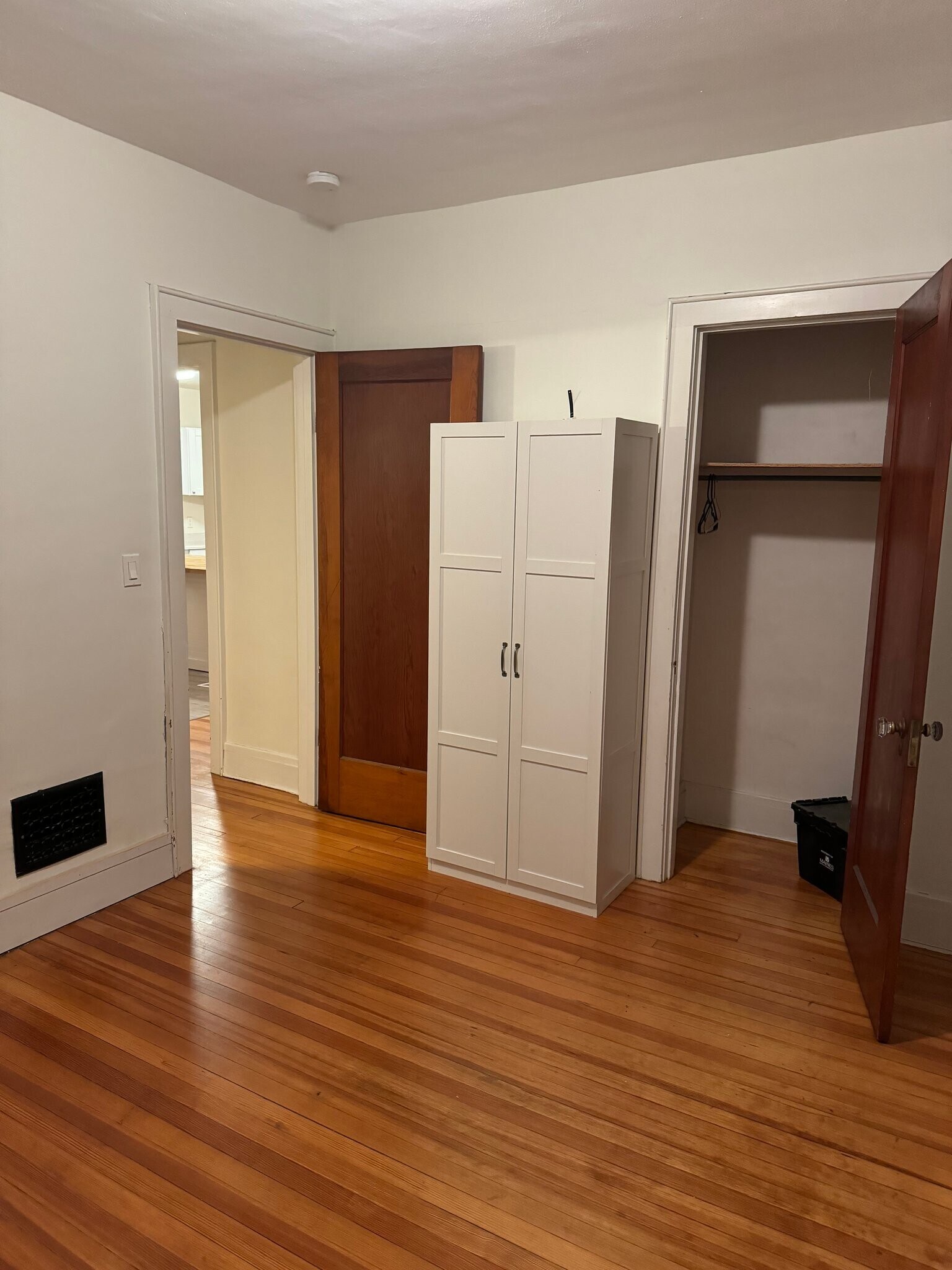 Building Photo - 554-556 Whittier Ave