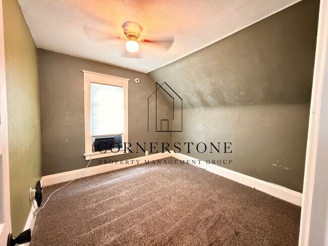 Building Photo - 4 Bedroom 2 Bathroom Home with Great Back Deck! $1300