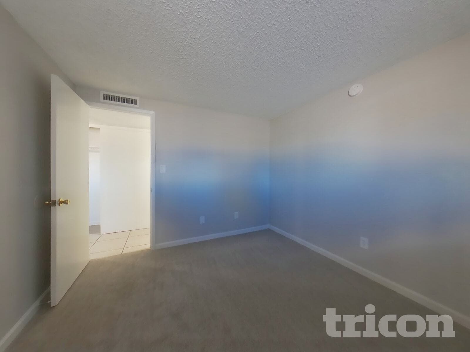 Building Photo - 3830 W Royal Palm Rd