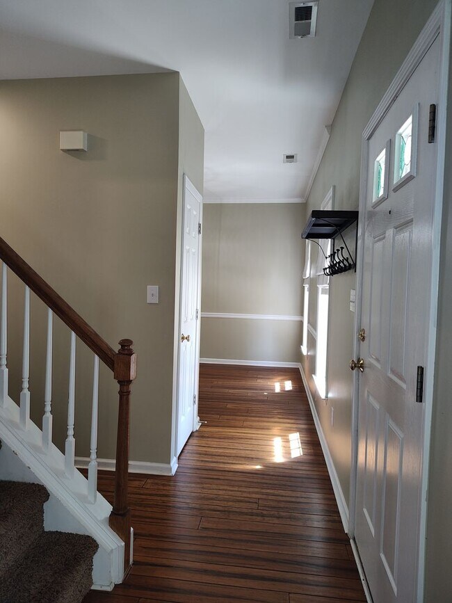 Building Photo - Stunning Corner Lot home located within a cul-de-sac in the Mitchell Glen Community!