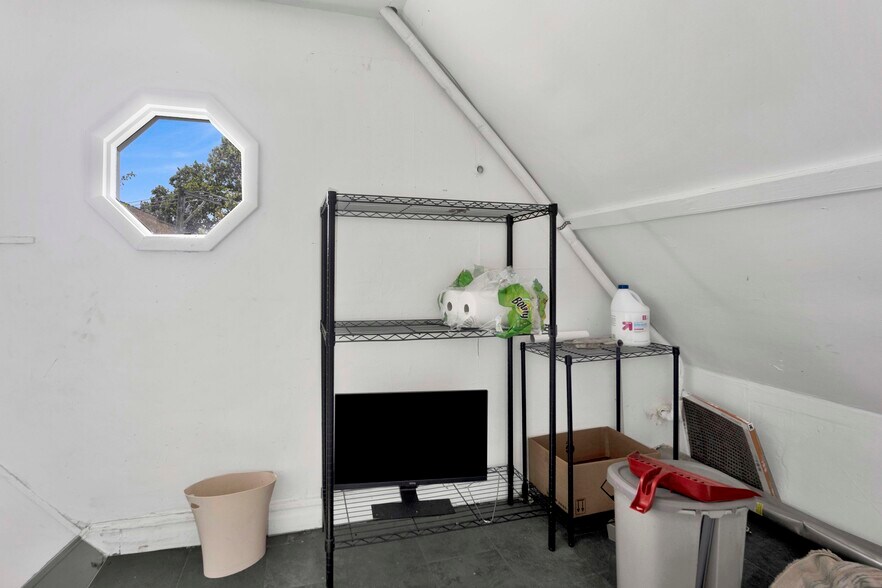 Building Photo - 1625 W Hollywood Ave