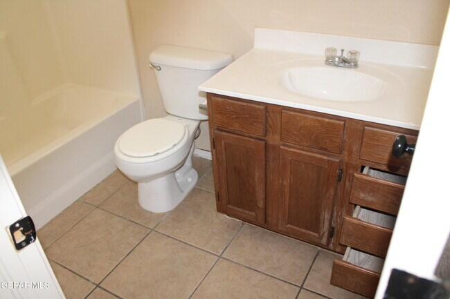 Building Photo - 4608 Lorenzo Ponce Dr