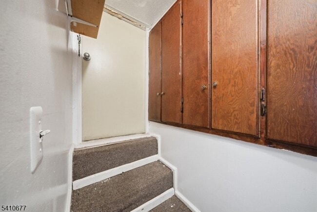 Building Photo - 245 Pierre Ave