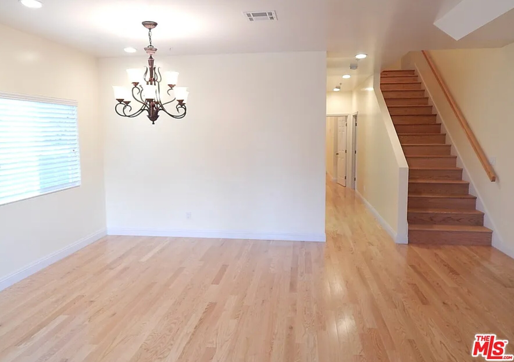 Building Photo - 2018 Hillcrest Dr