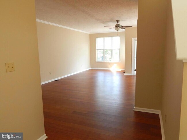Building Photo - 862 N Waterford Ln
