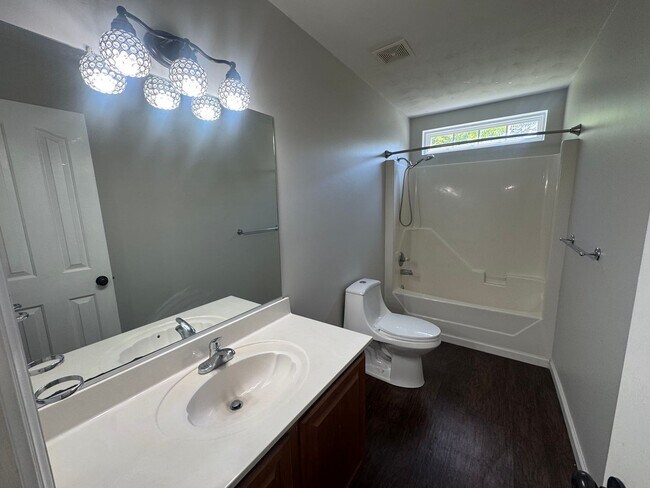 Building Photo - Beautifully Spacious Chesapeake Home