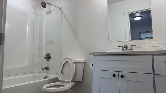 Building Photo - 815 SW 8th St