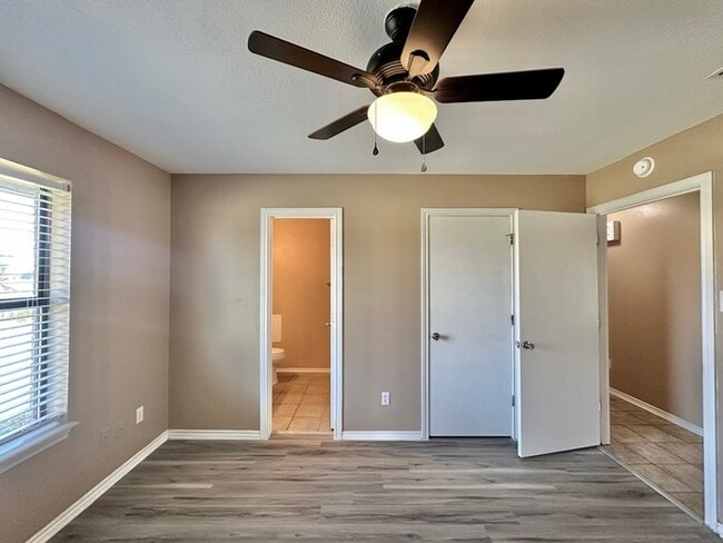 Building Photo - Available Now! Newly Updated 3/2 in Flint!