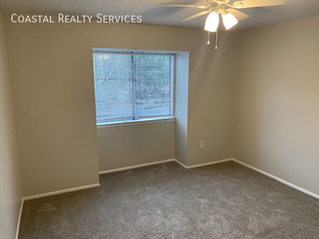 Building Photo - 9 Hidden Cove Cir