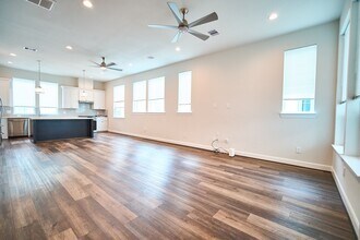Building Photo - 2802 Grand Fountains Dr