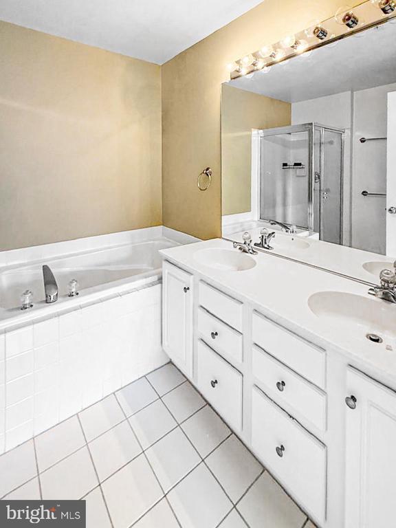 Building Photo - 2305 Village Crossing Rd