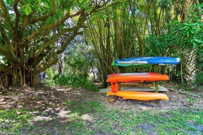 Building Photo - 2/2 Condo close to downtown Bonita