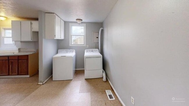 Building Photo - 309 Frost Ave