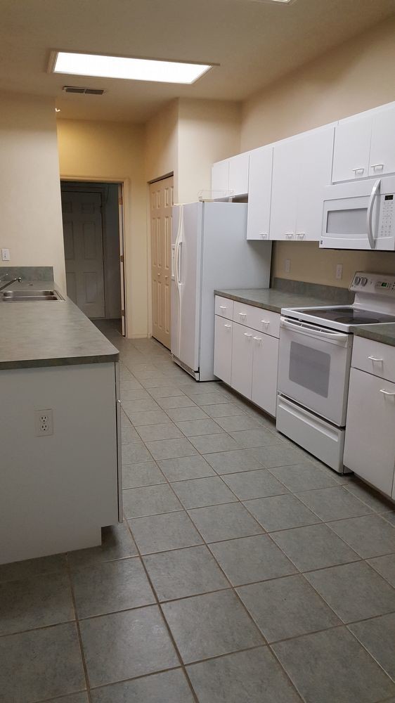 Building Photo - Capri Home