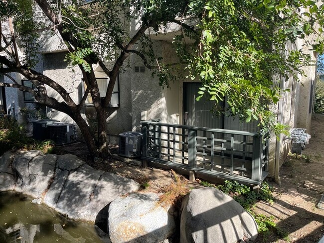 Building Photo - Adorable 1 bed 1 bath Apartment in Agoura Hills!