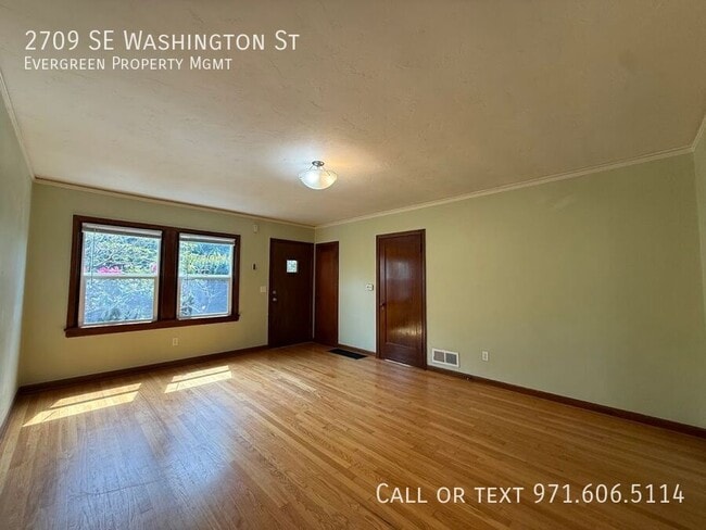 Building Photo - 2709 SE Washington St