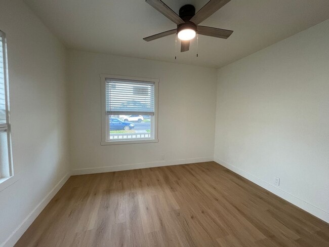 Building Photo - G22500E