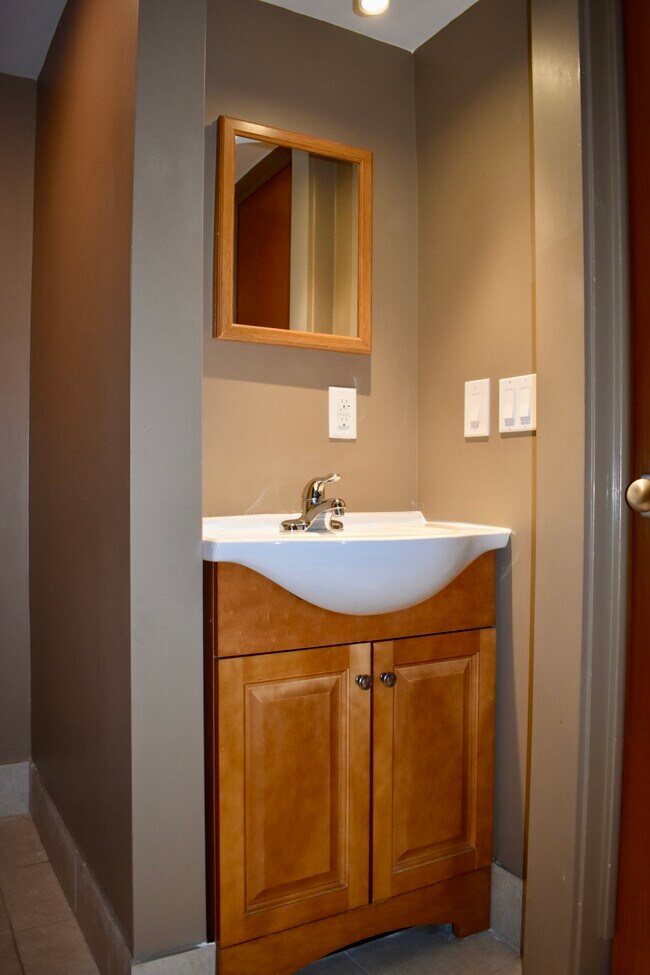 Building Photo - 274 Boulevard NE