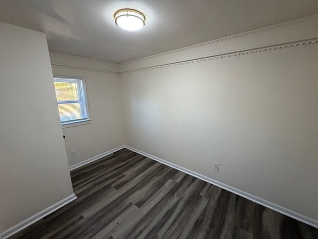 Building Photo - Adorable 2 Bedroom Home with Bonus Room!