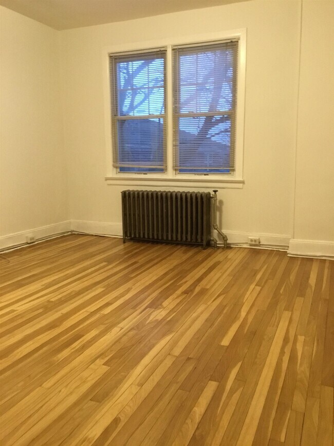 Building Photo - 1407 70th St