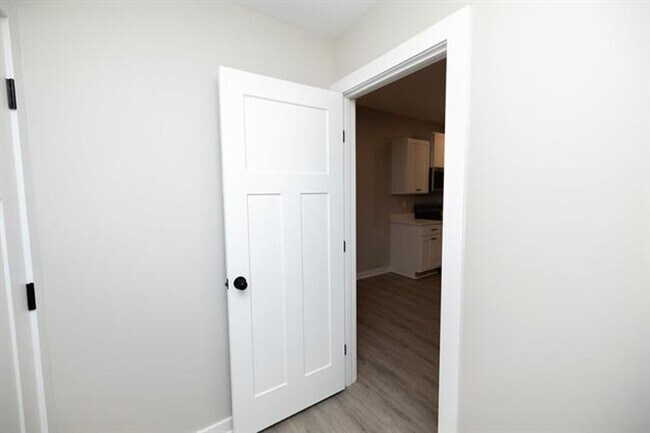 Building Photo - 518-520 W. 50th Ct. S.