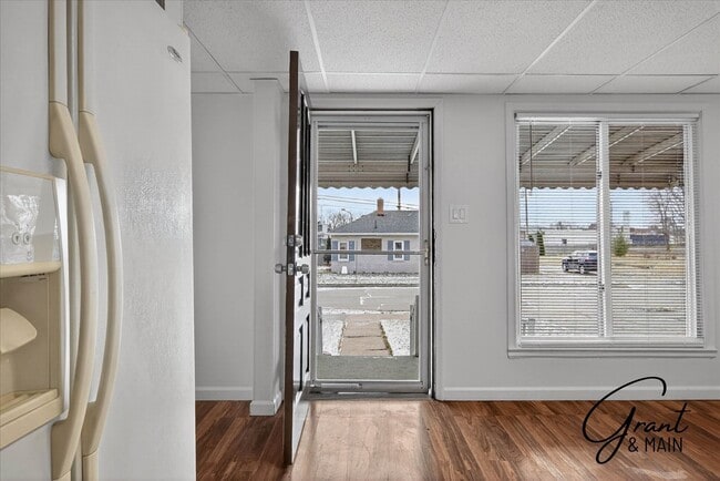 Building Photo - 3 bedroom 2 bath