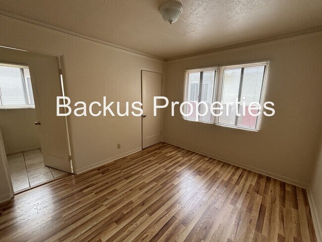 Building Photo - 249 Geil St