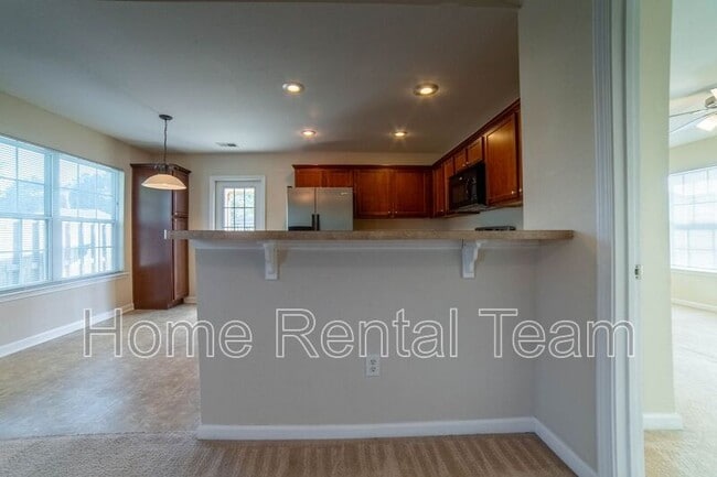 Building Photo - 37 Twin Oaks Pl