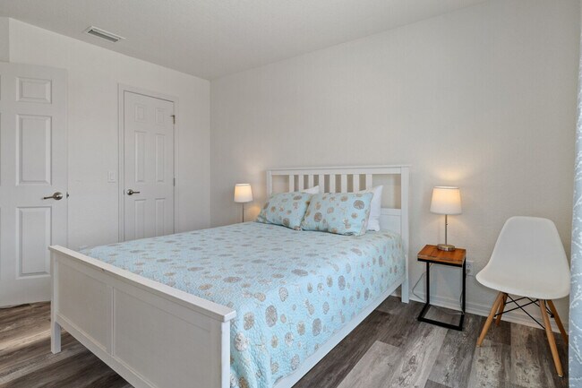 Building Photo - 10229 W Middleburg Loop