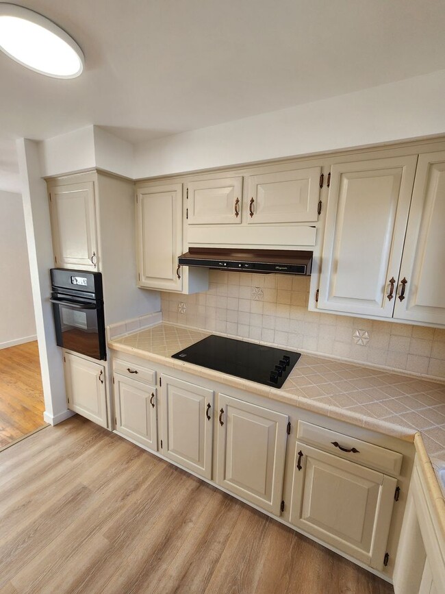 Building Photo - Single-Level La Mesa Home, Updated Interiors, Private Outdoor Space & Garage