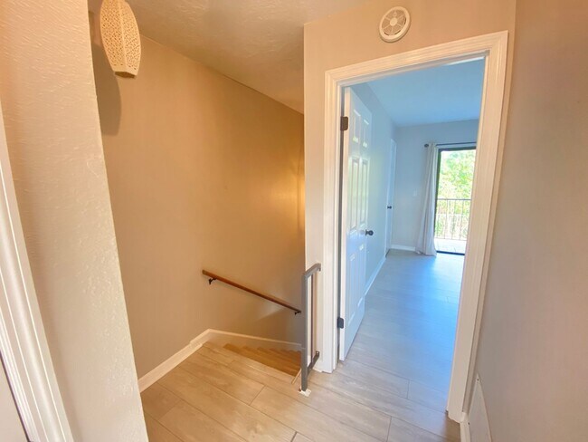 Building Photo - 1718 Gulfview Dr