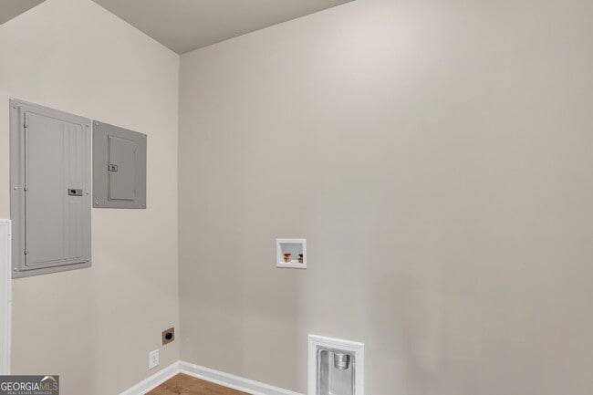 Building Photo - 568 Garden View Ct