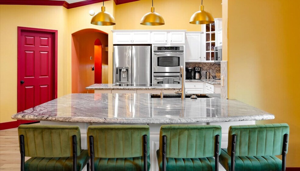 Building Photo - 2431 E Laurel St