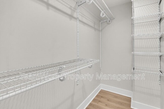 Building Photo - 1752 Skinner Ave