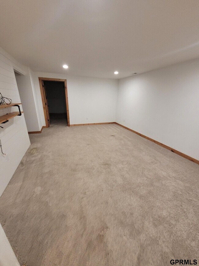 Building Photo - 16402 Iske Dr