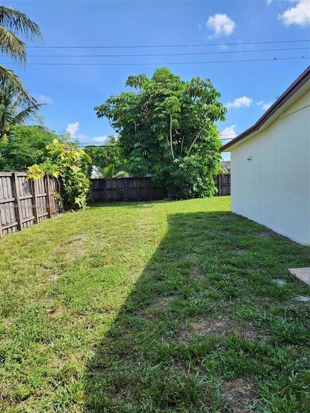 Building Photo - 845 NW 199th St