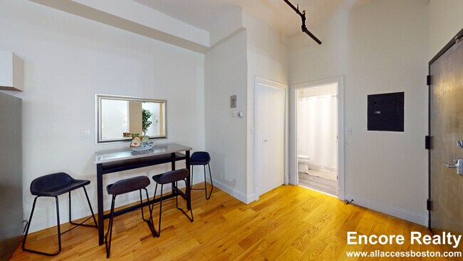 Building Photo - 19 Stanhope St