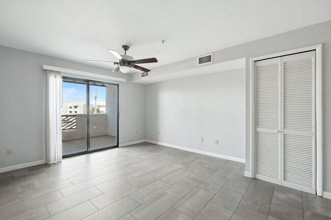 Building Photo - Walking Distance to ASU!
