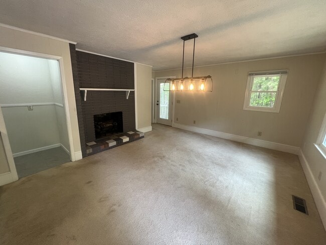 Building Photo - 225 Darnell Ln