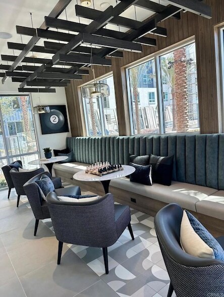 Building Photo - 6040 Radiant Ct